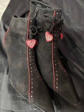 Richard Tyler Black Suede Ankle Boots with Red Heart Accents 6.5 M